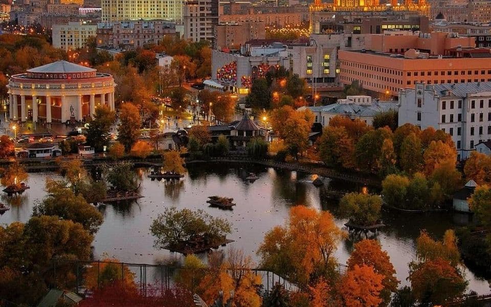 Город