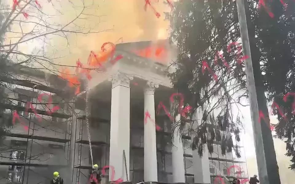 Кадр из видео -1670323400931672244.mp4